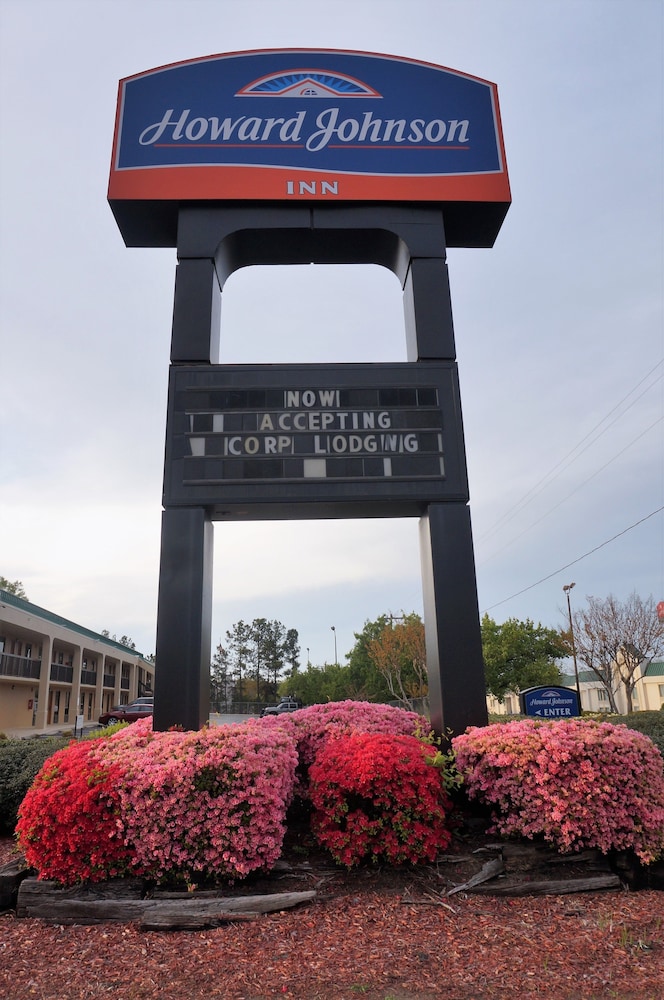 Howard Johnson by Wyndham Greensboro Near the Coliseum - photo 6