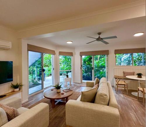 Sunrise Beach Holiday Apartment — 4-Star Luxury Hotel in Sunrise Beach, Australia