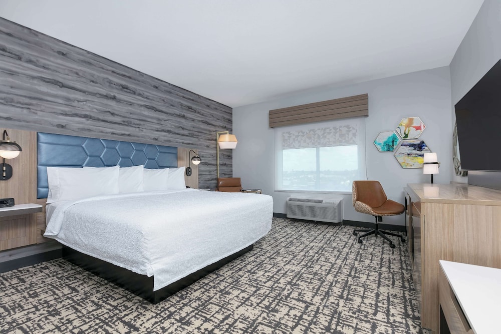 Hampton Inn & Suites by Hilton Shenandoah The Woodlands - photo 12