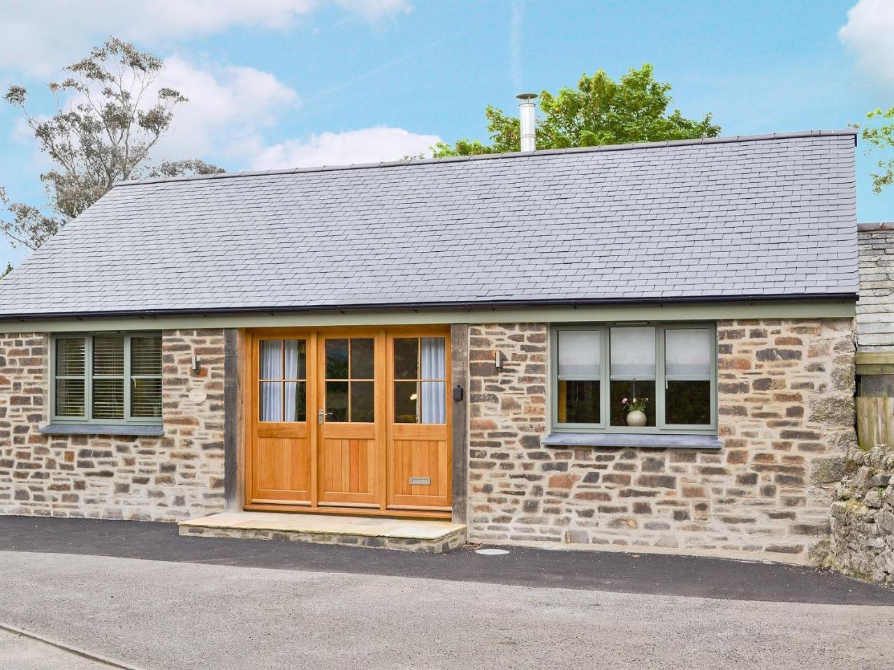 The Wagon House — 5-Star Luxury Hotel in Par, United Kingdom