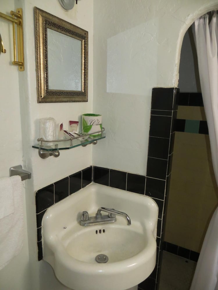 El Trovatore Motel - photo 29