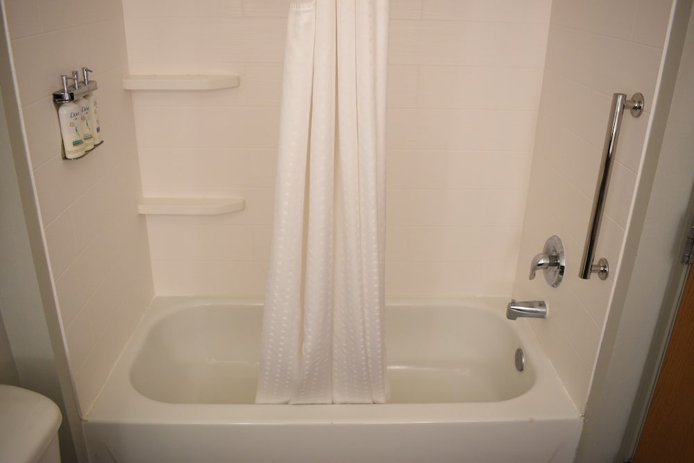 Holiday Inn Express & Suites South Lincoln by IHG - photo 21
