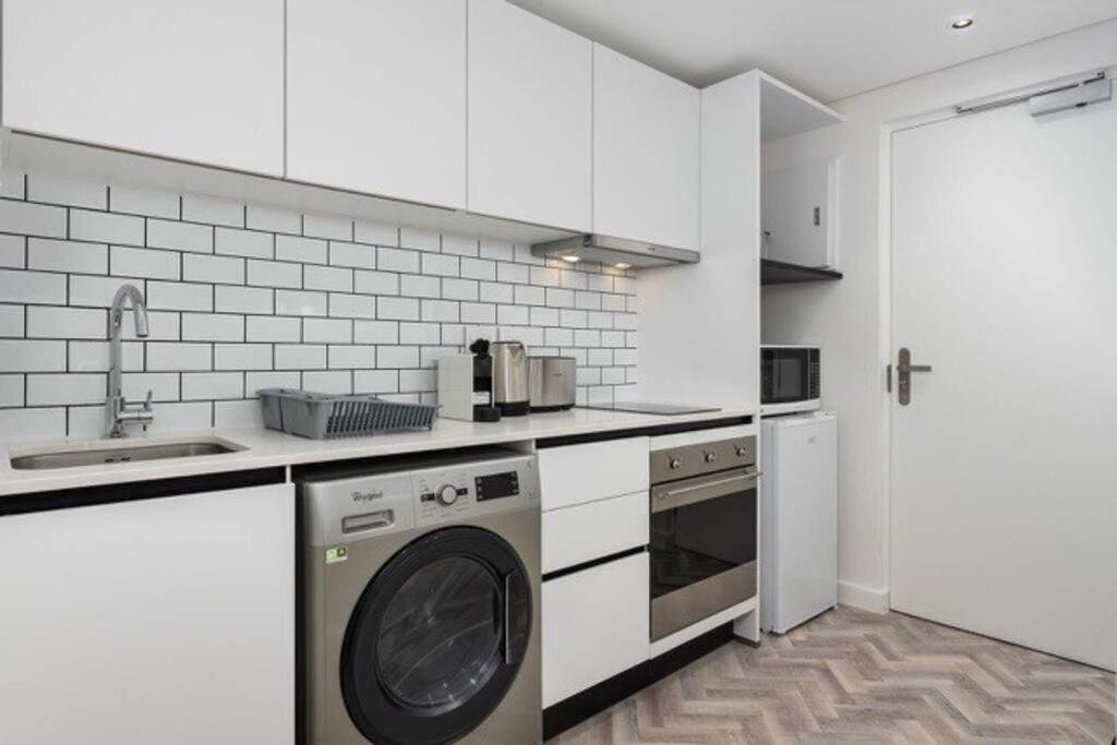 City Centre Studio with Patio