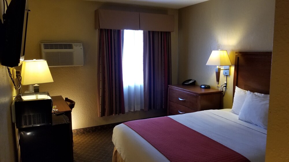 Red River Inn & Suites Fargo - photo 15