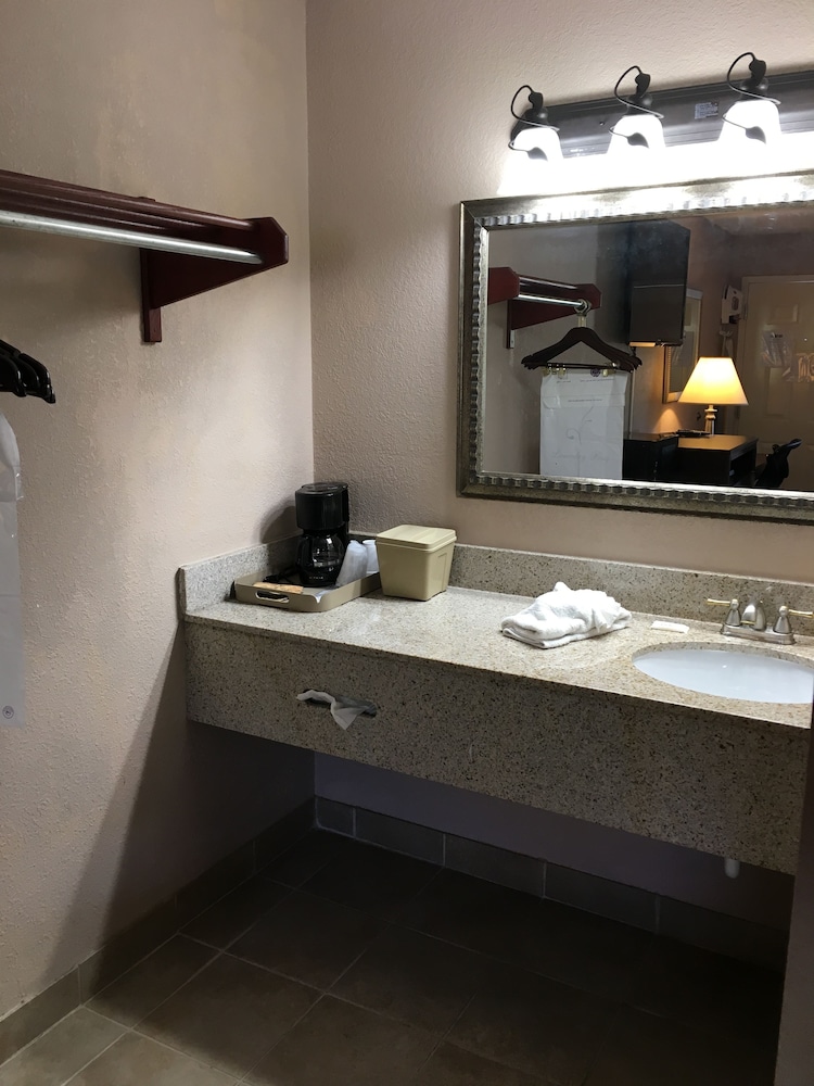 Pine Tree Inn - photo 35