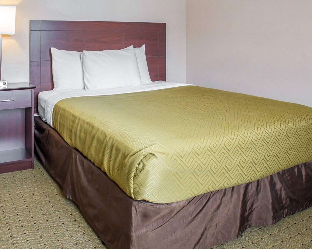 Econo Lodge Ames Area - photo 21