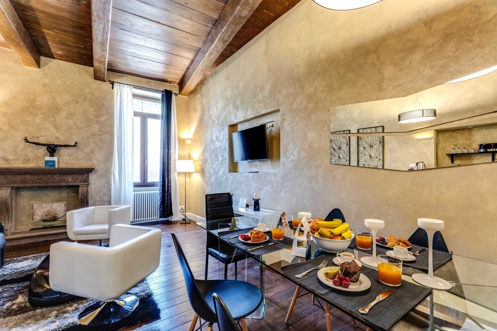 Sweet Inn Spanish Steps Frattina — 4-Star Luxury Hotel in Rome, Italy