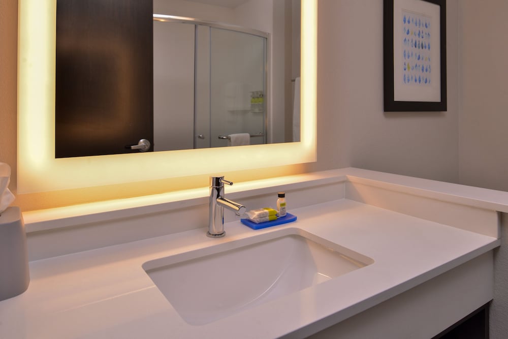 Holiday Inn Express & Suites Olathe West by IHG - photo 14