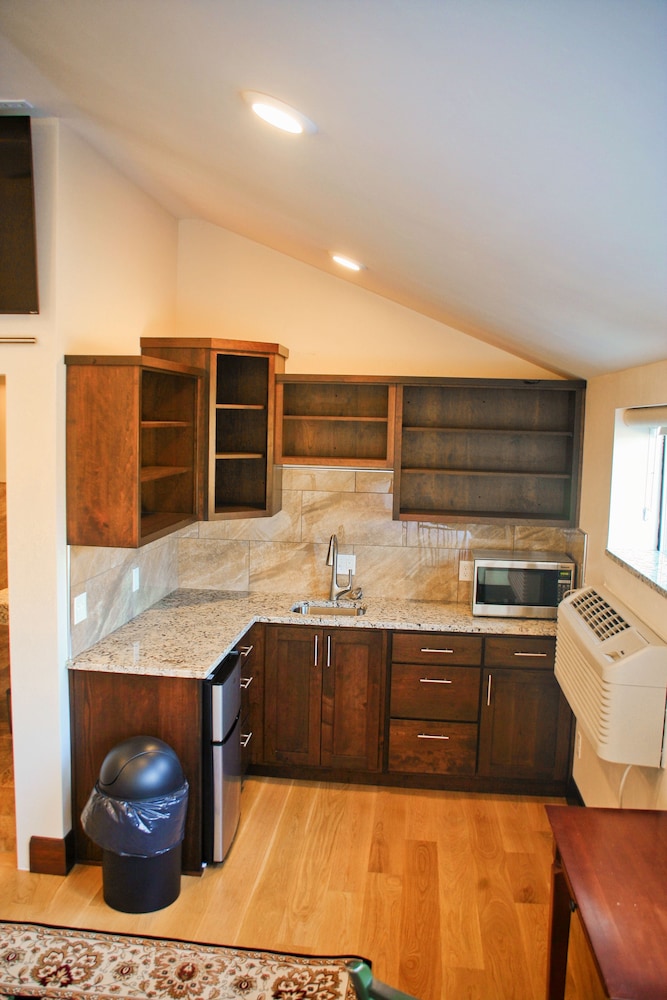 Iron Springs Adventure Resort & RV Park - photo 14