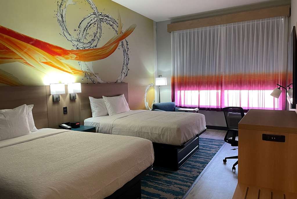 La Quinta Inn & Suites by Wyndham San Antonio Seaworld LAFB - photo 17