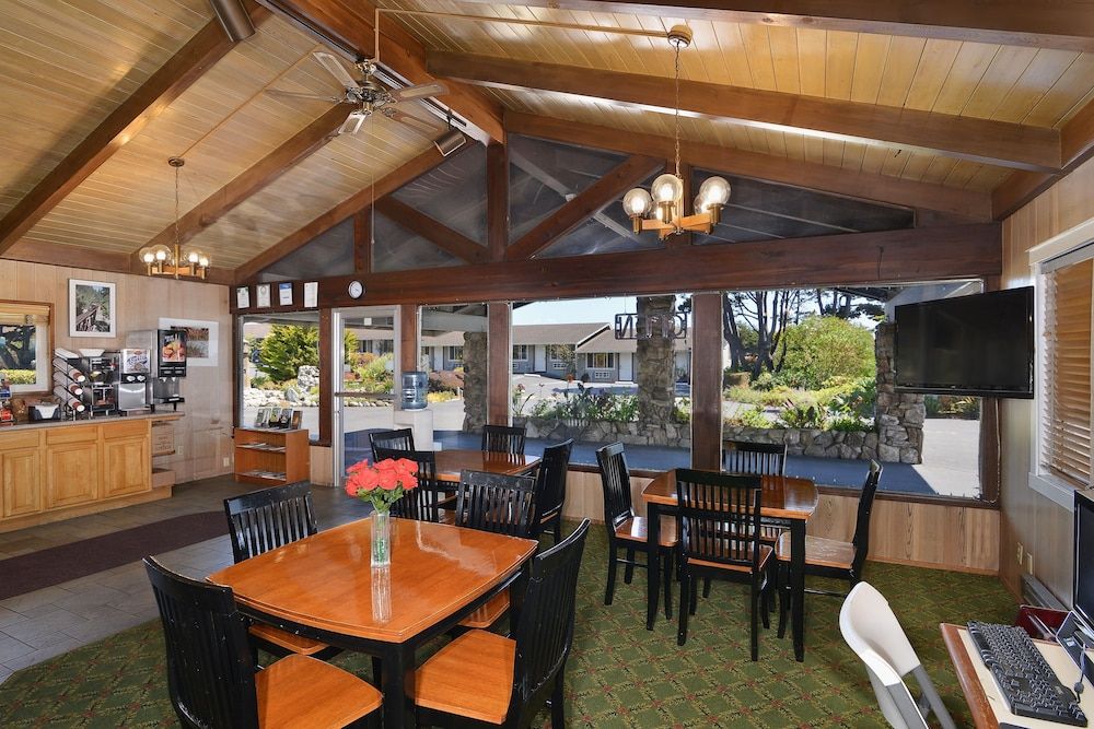 Surf Motel and Gardens - photo 26