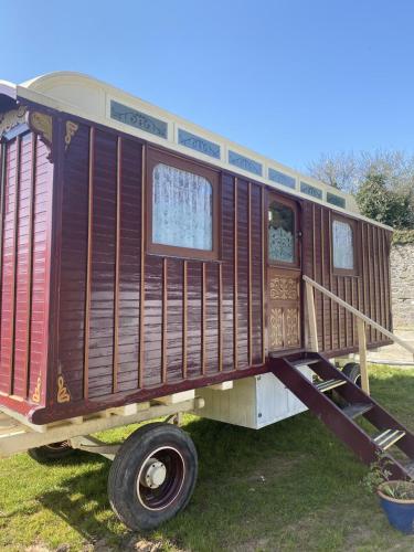 Vintage Showman’s Wagon For Two Close to Beach in Plymouth, United Kingdom
