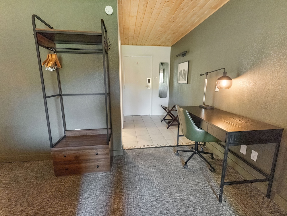 Tremont Lodge & Resort - photo 83