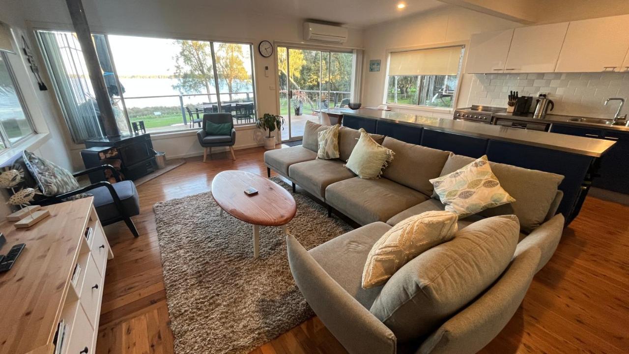 Absolute Lakefront House Enjoy the Sunrise — Budgewoi — photo 5