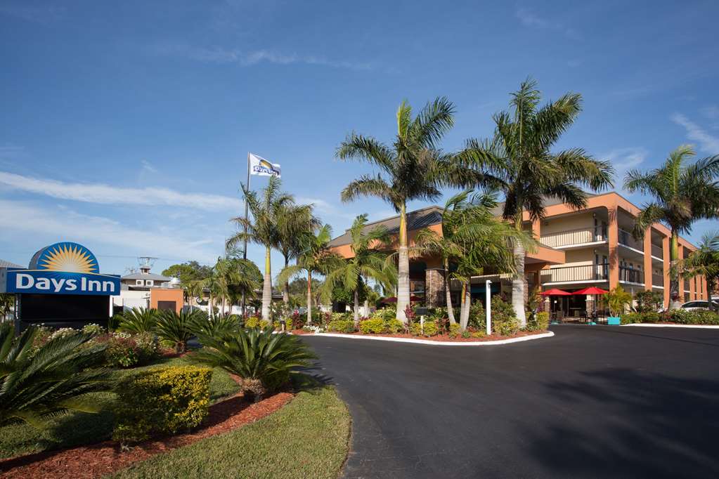 Days Inn by Wyndham Sarasota Bay - photo 2