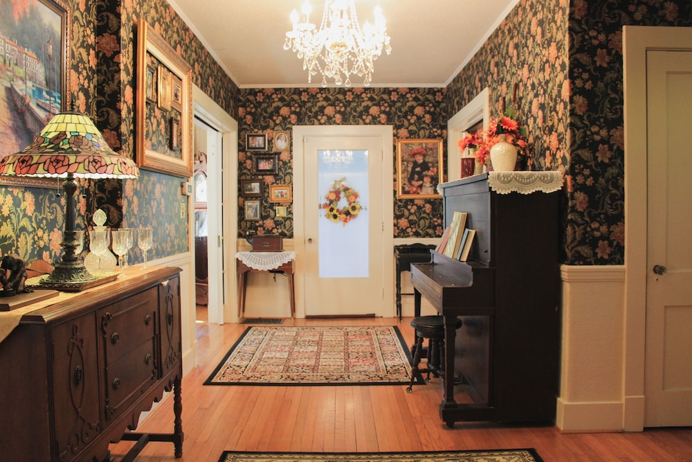 Taylor Edes Inn — Dexter — photo 3
