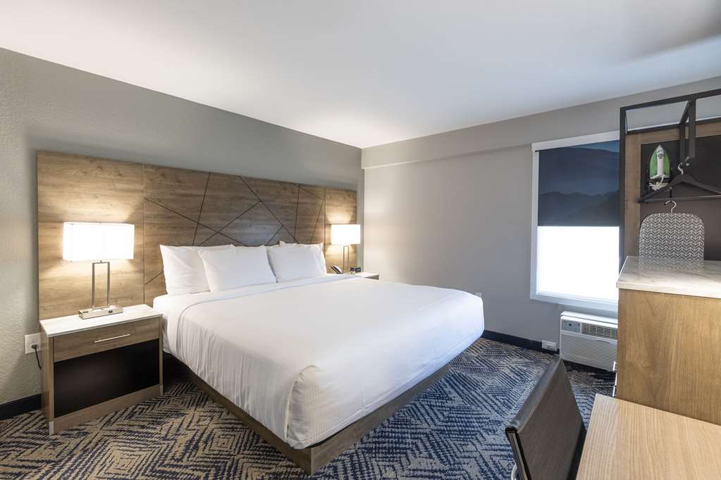 Rodeway Inn & Suites near Outlet Mall Asheville - photo 13