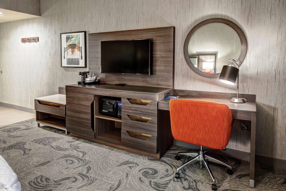 Hampton Inn Fresno Airport - photo 12