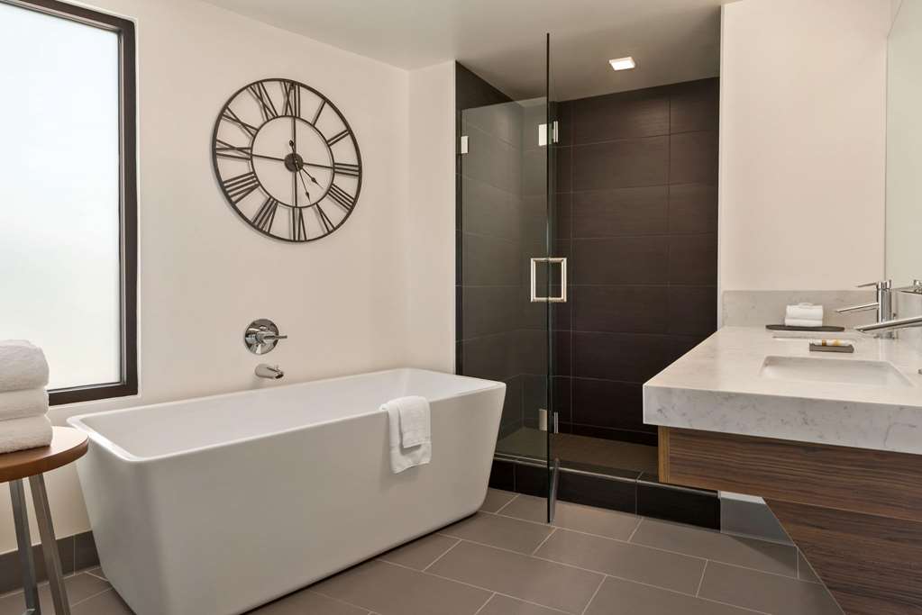 La Quinta Inn & Suites by Wyndham San Luis Obispo Downtown - photo 41