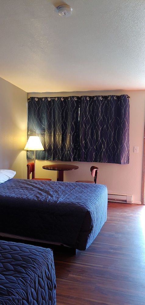 The Western Inn Motel and RV Park - photo 4