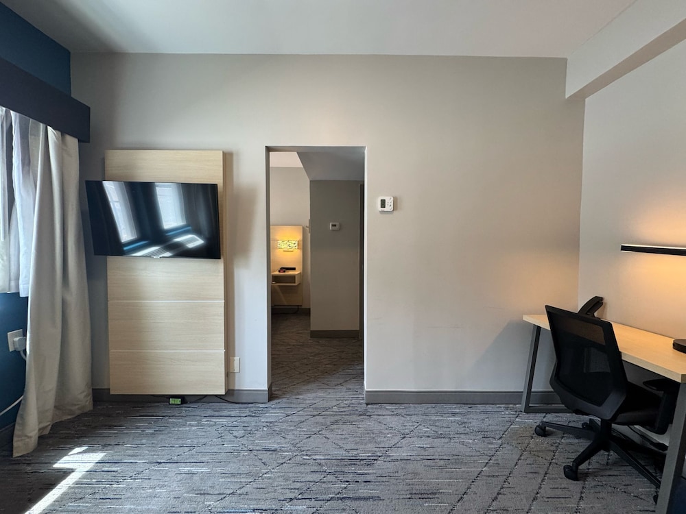 Holiday Inn Express & Suites Atlanta Downtown by IHG - photo 67