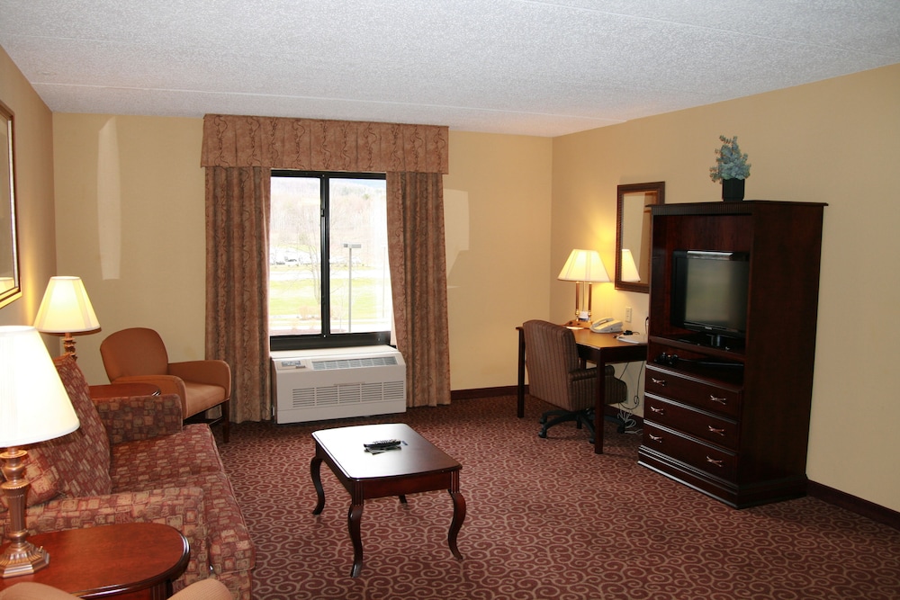 Hampton Inn Bennington - photo 18