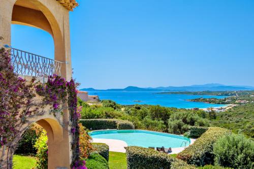 Appartamento Glory Golfo Aranci Baia Caddinas — 4-Star Luxury Hotel in Golfo Aranci, Italy