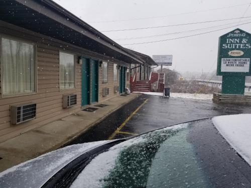 Perry O Inn & Suites - photo 29