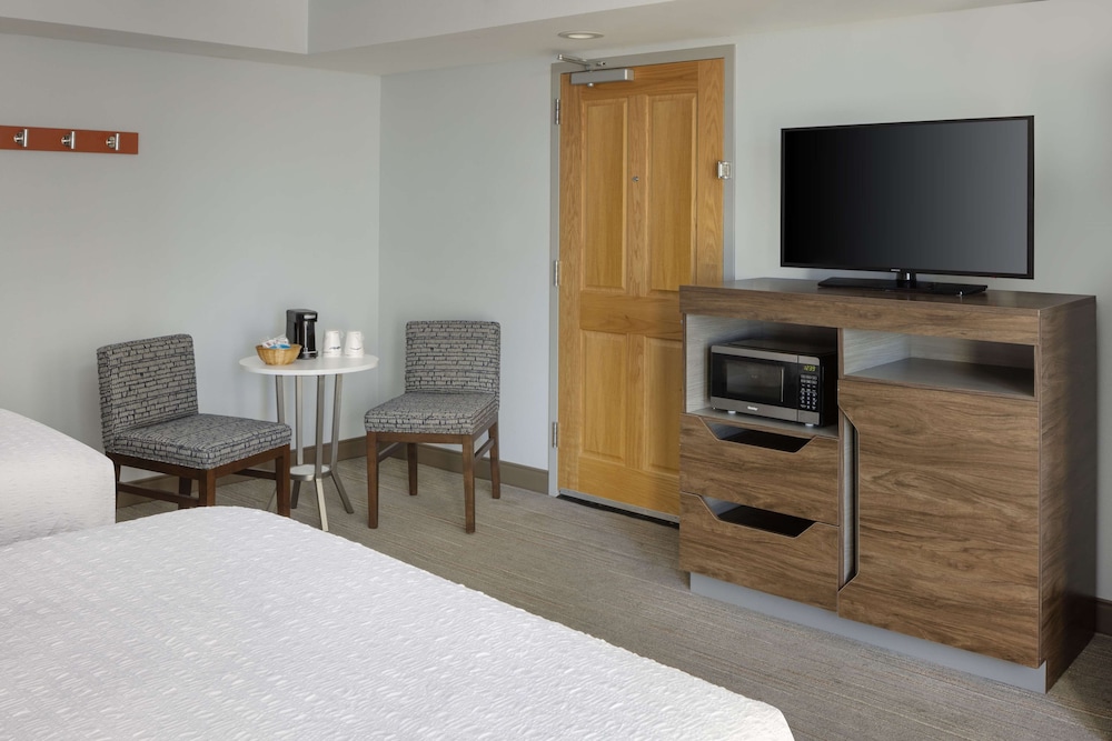 Hampton Inn & Suites Myrtle Beach Oceanfront - photo 20