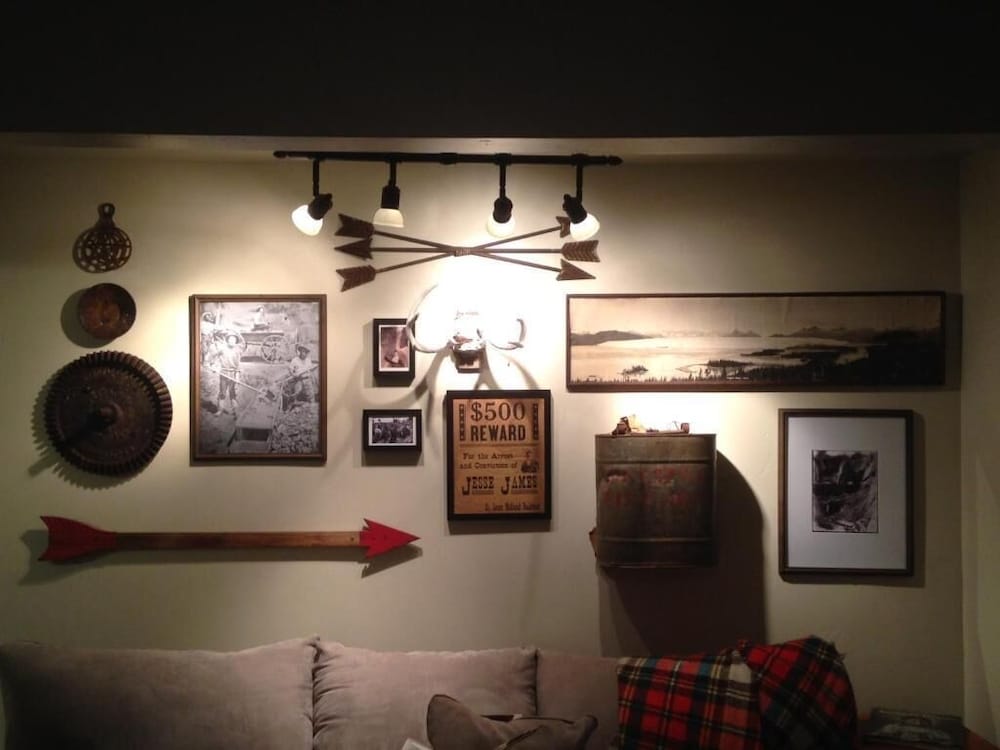 Miner's Camp — 4-Star Luxury Hotel in Foresthill, United States