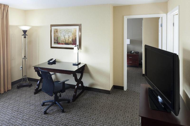 TownePlace Suites by Marriott Texarkana - photo 23