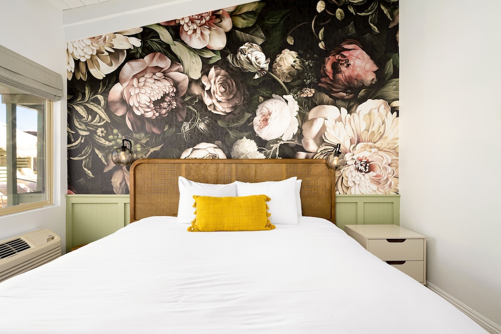 Fleur Noire Hotel 21 and Over - photo 26