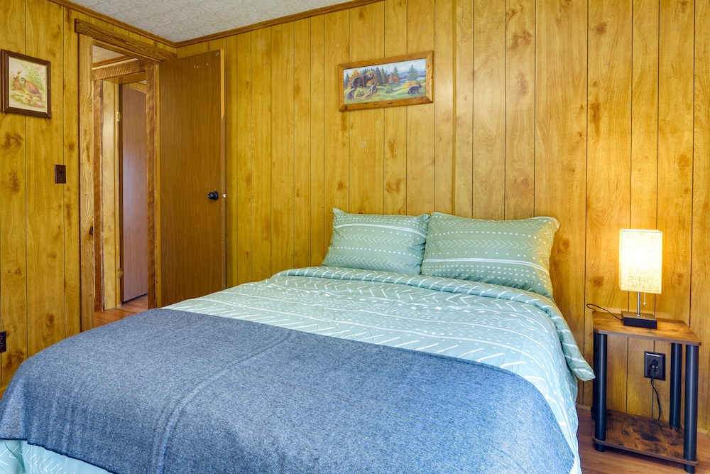 Alpine Lake Resort Cabin Rental w Pool Access - photo 3