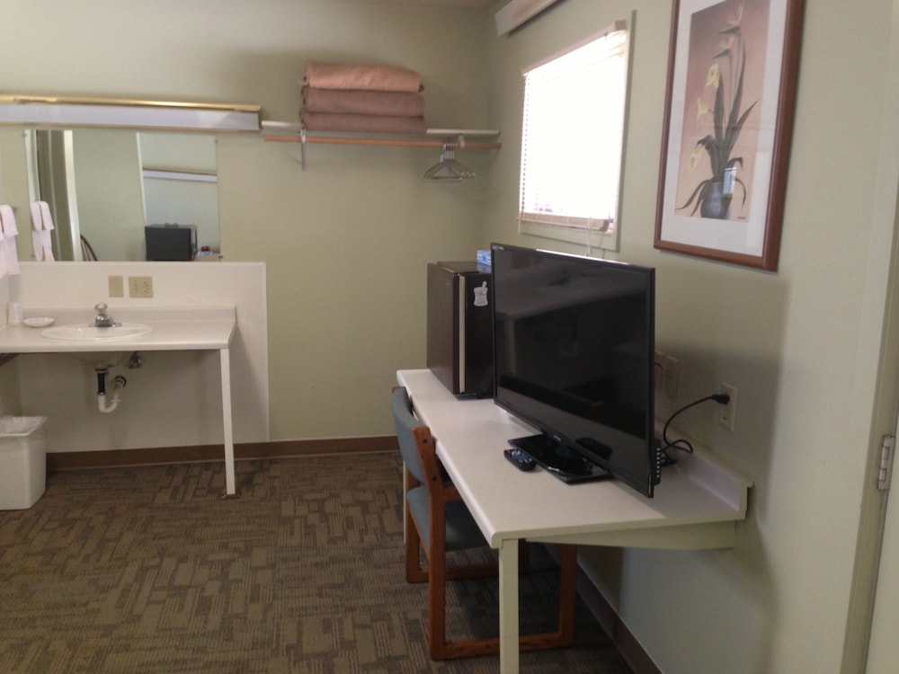 Jamestown Motel - photo 32