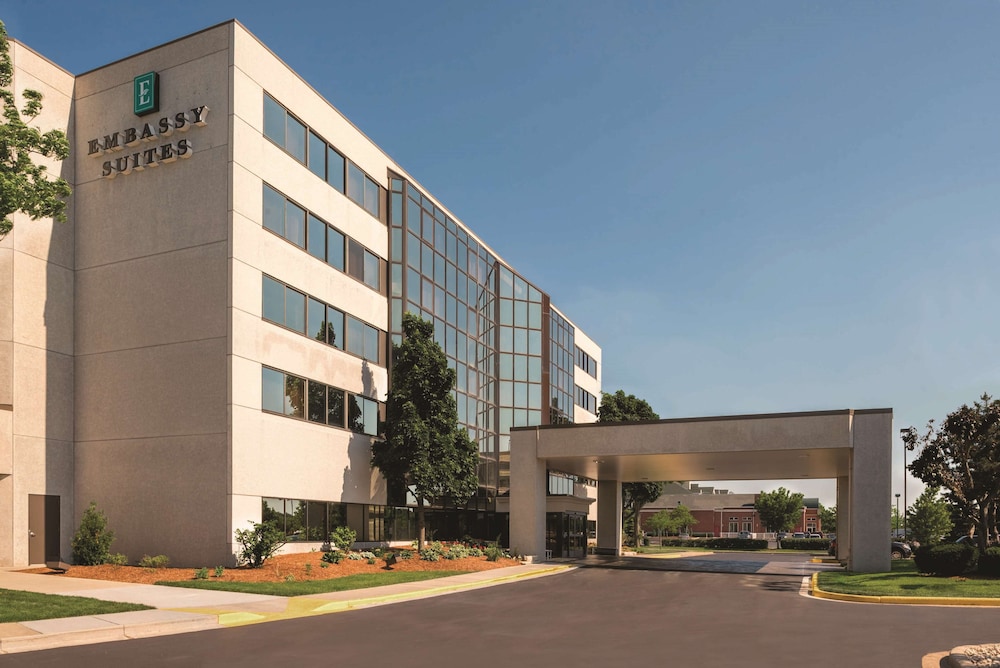 Embassy Suites by Hilton Milwaukee Brookfield - photo 106