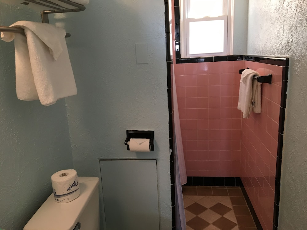 Harbor Mist Family Motel - photo 14