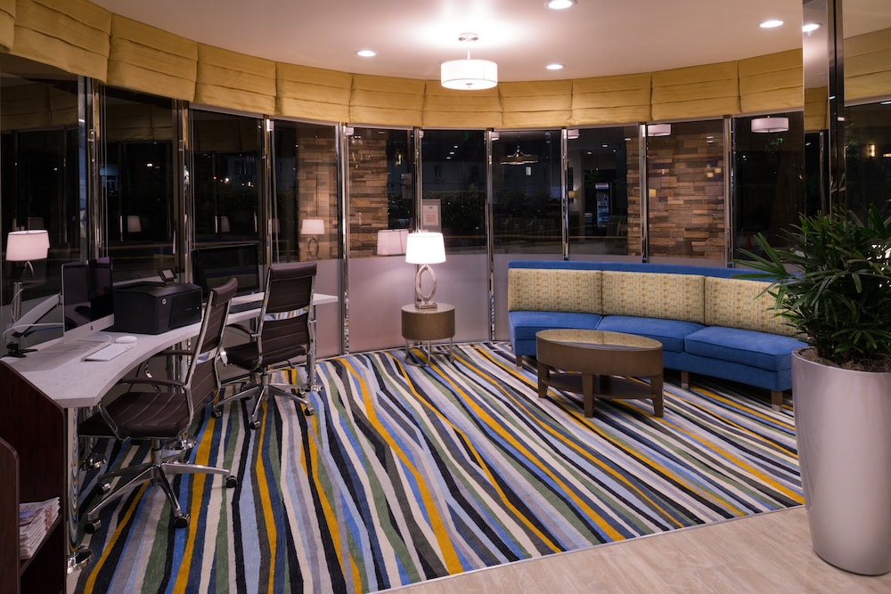Holiday Inn Express & Suites Pasadena Los Angeles by IHG - photo 45
