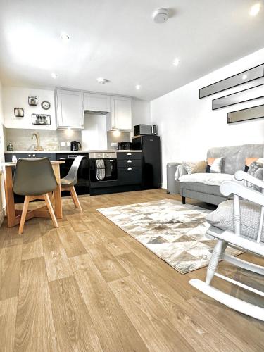 Central Stylish 2 Bed Property The Stable @ Warrenfield Free WiFi & Parking — hotel near Kirkwall Airport