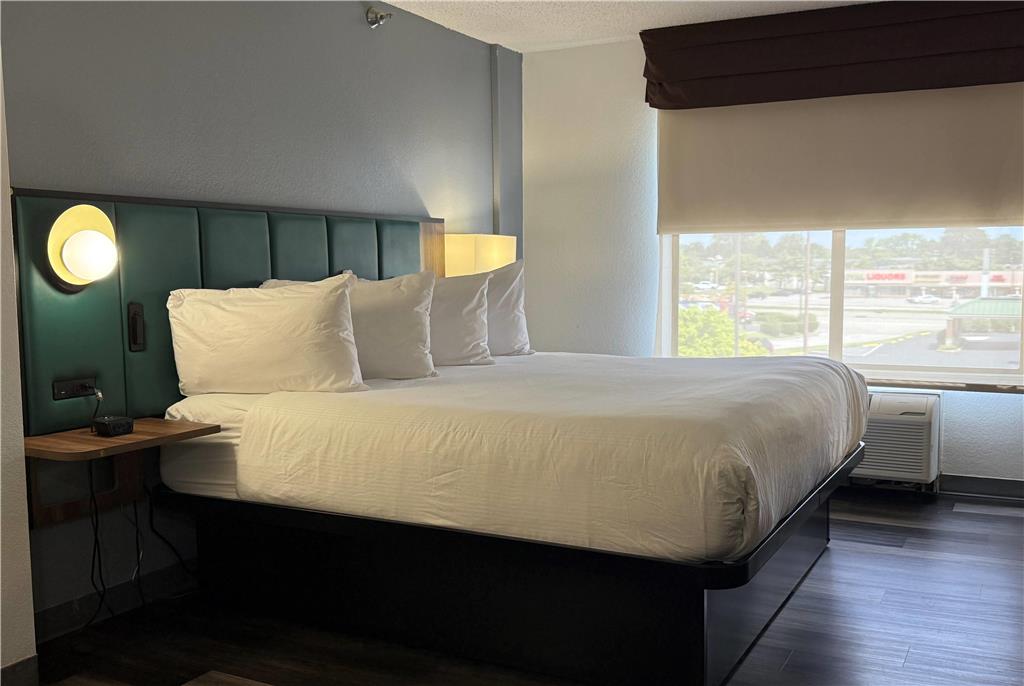 Wingate by Wyndham Indianapolis Airport Rockville Rd. - photo 12