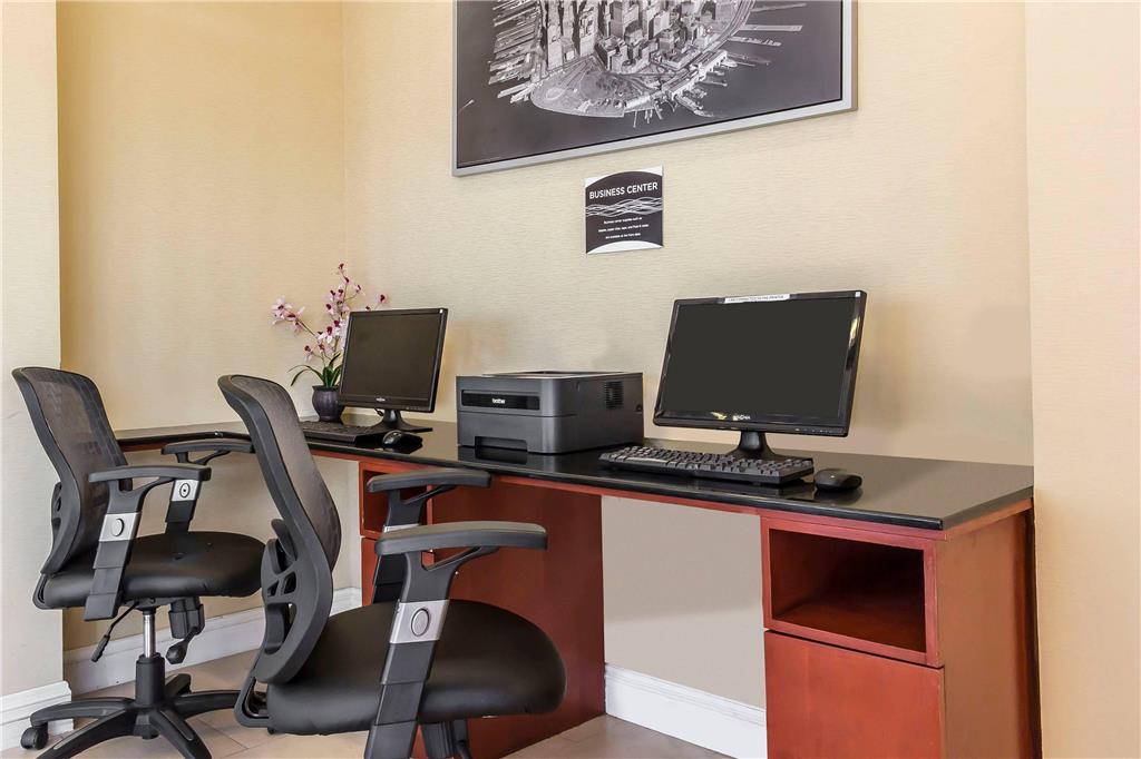 Comfort Inn & Suites LaGuardia Airport - photo 36