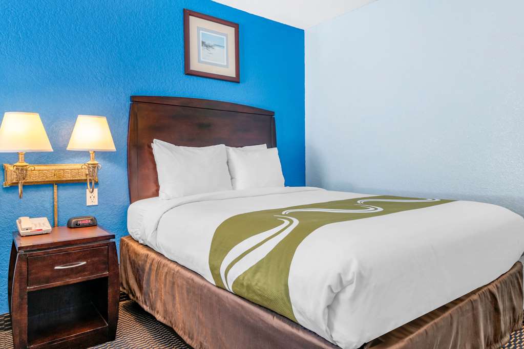 Quality Inn Sarasota North Near Lido Key Beach - photo 17