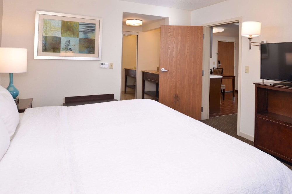 Hampton Inn & Suites Pueblo Southgate - photo 17