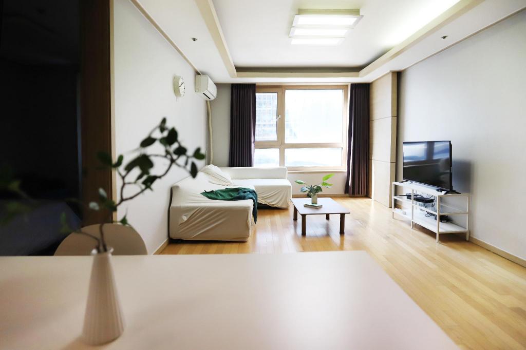 Gangnam Lotte Nobleapt 4Room 2Bath 61 pyeong 202 sqm Long term Inquiry — 5-Star Luxury Hotel in Seoul, South Korea