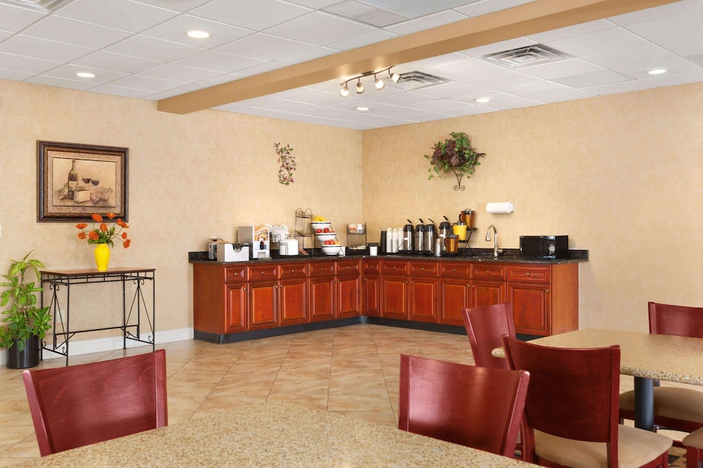Baymont by Wyndham Latham Albany Airport - photo 23