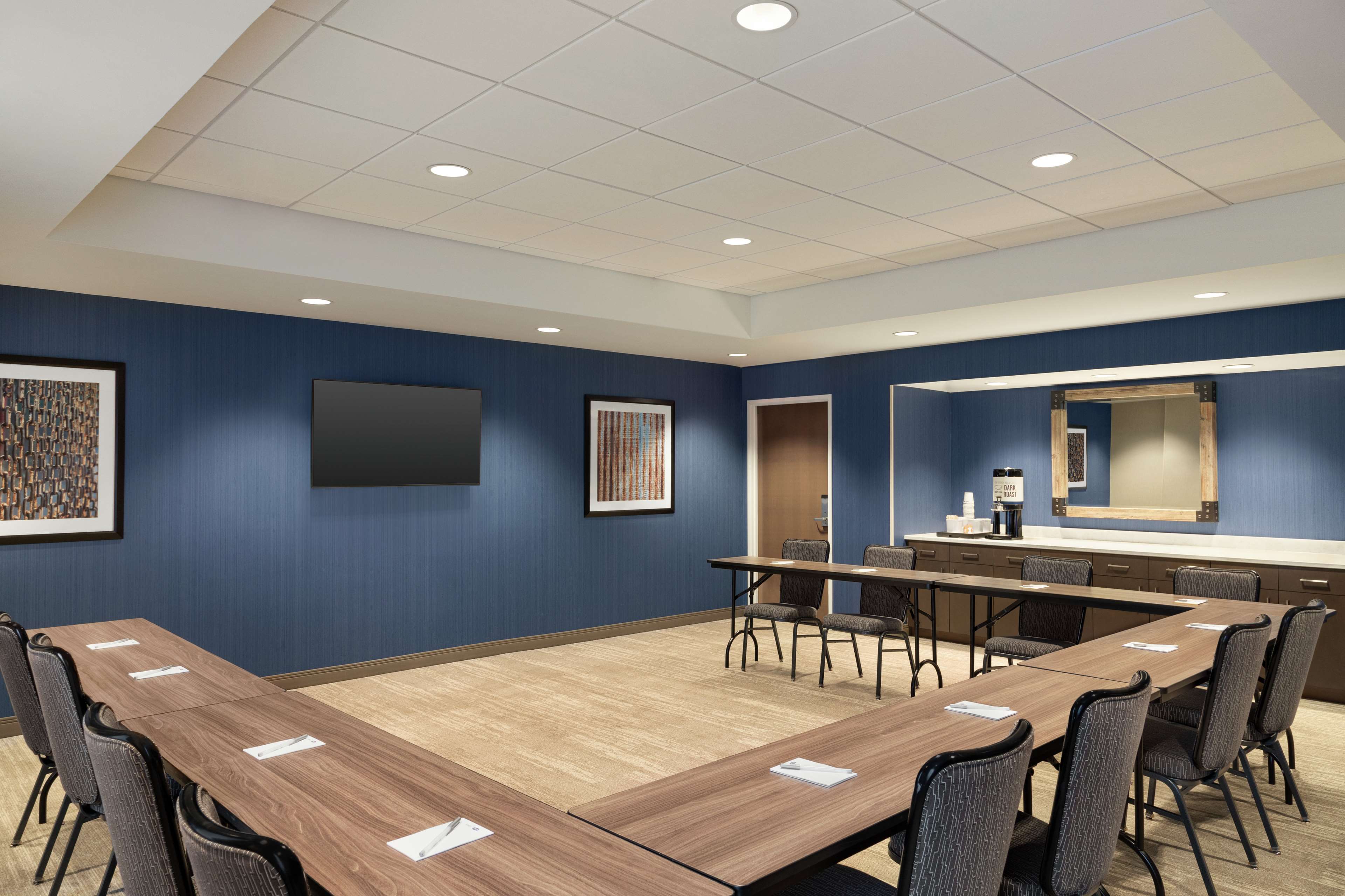 Hampton Inn & Suites Overland Park South - photo 15