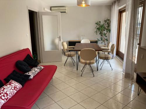 Charmant et hypercentral — 4-Star Luxury Hotel in Aix-Les-Bains, France