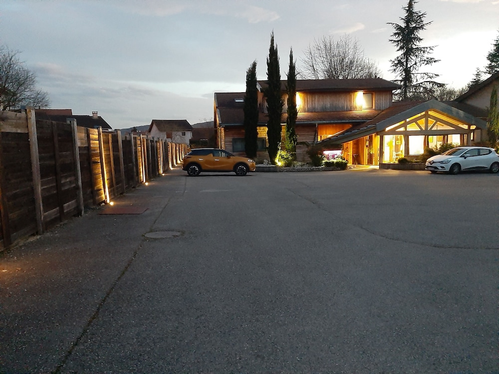 Le Clos du Bois Joli in Lagnieu, France