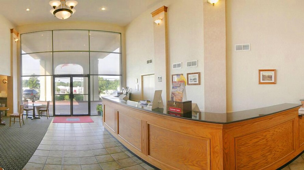 Econo Lodge & Conference Center - photo 32