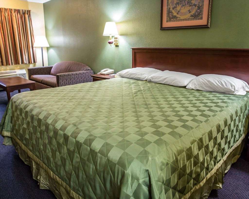 Rodeway Inn & Suites Plymouth Hwy 64 - photo 11