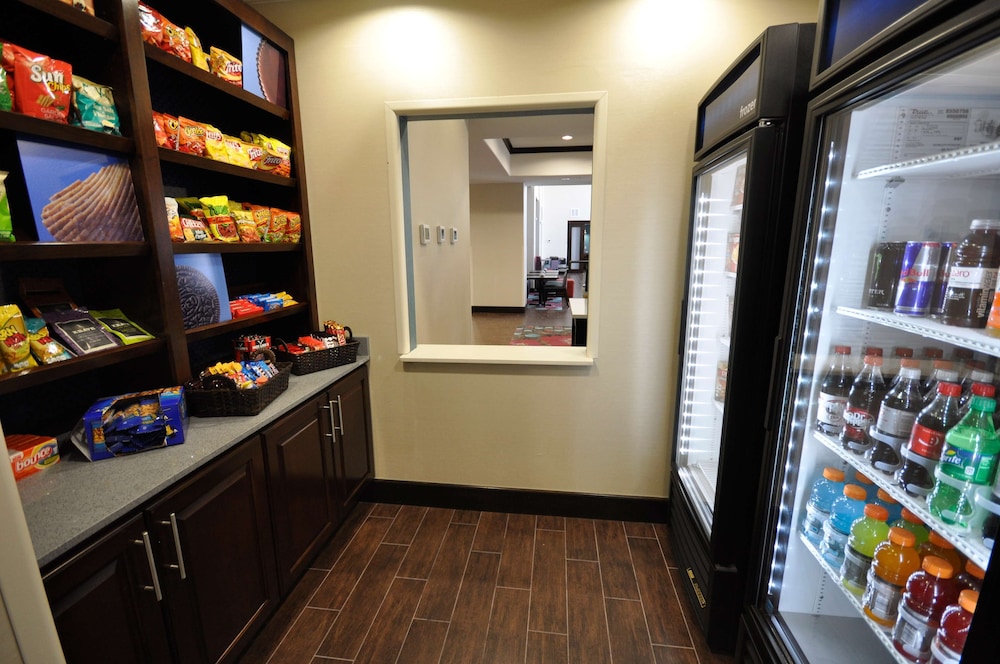Hampton Inn & Suites Hutto Austin - photo 45